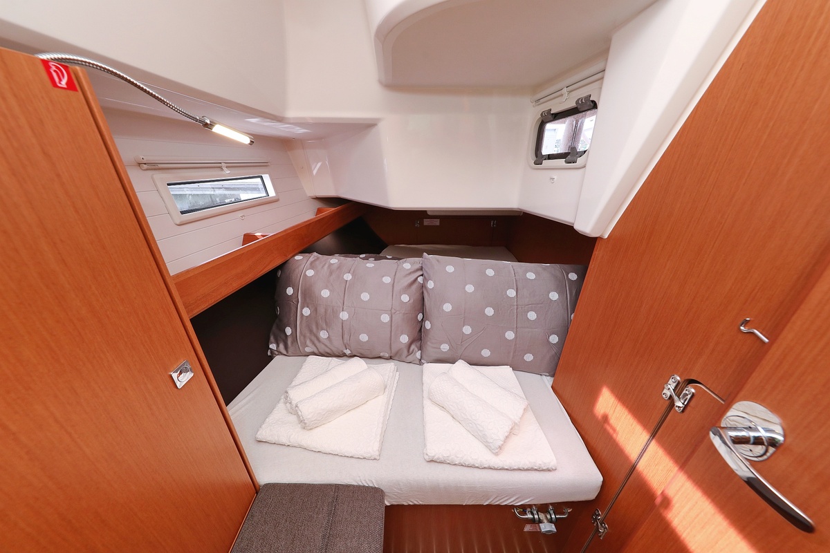 Bavaria Cruiser 37 - 3 cab. — photo 17