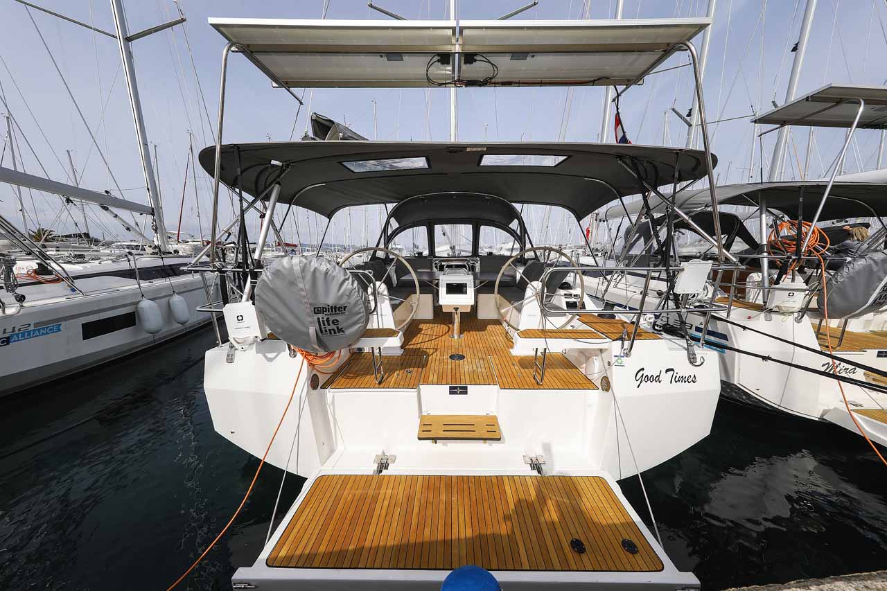 Bavaria C42 — photo 1