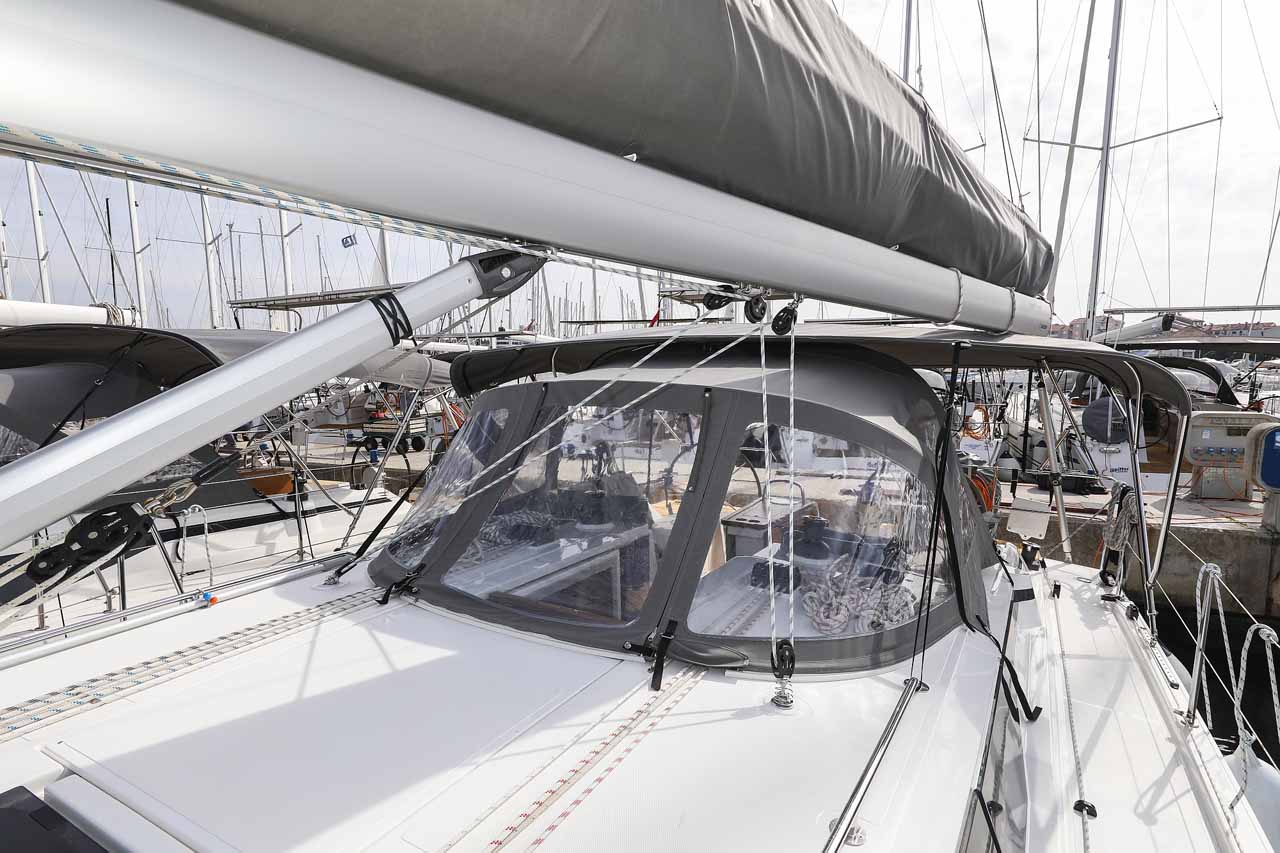 Bavaria C42 — photo 4