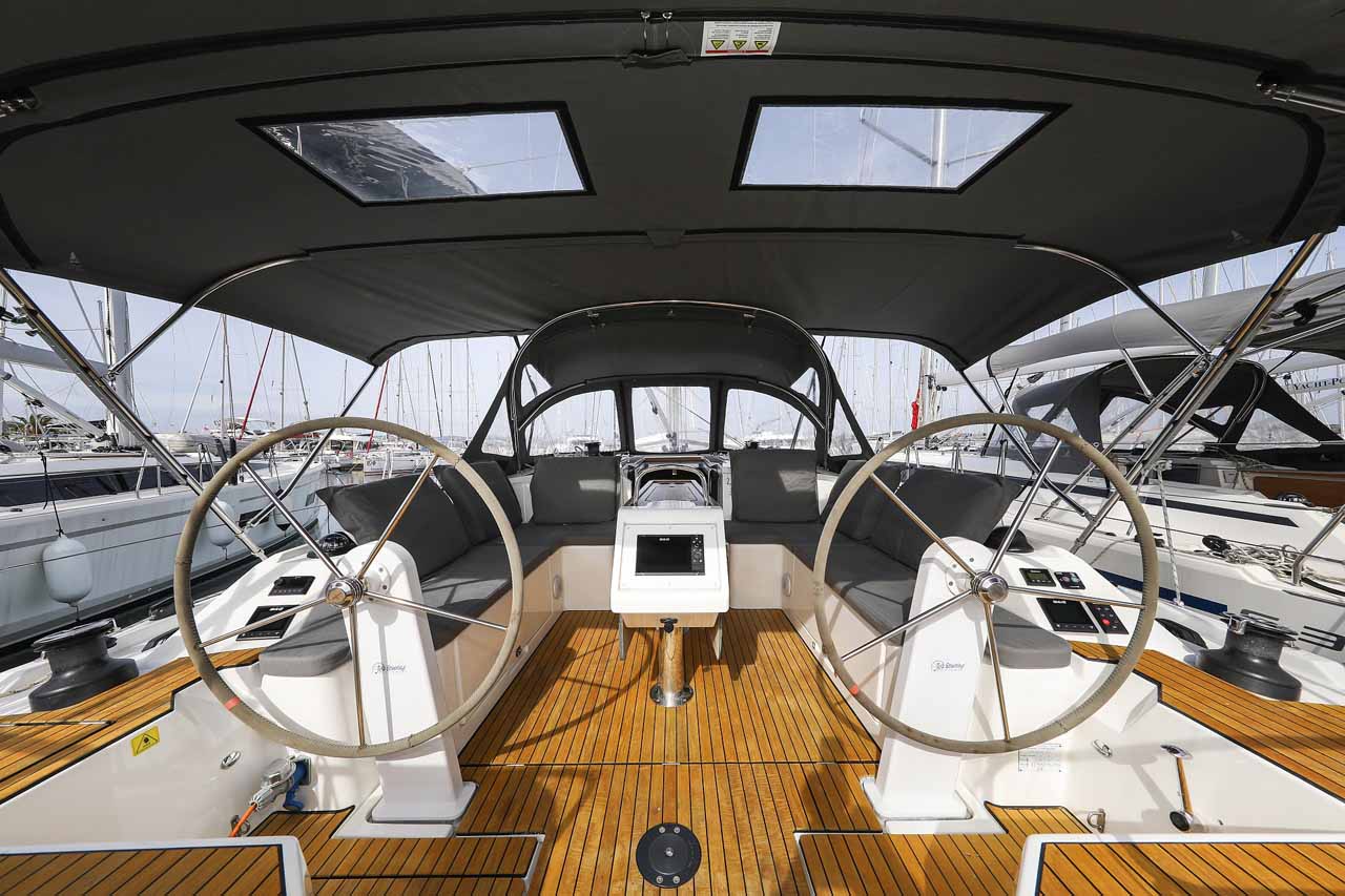 Bavaria C42 — photo 6