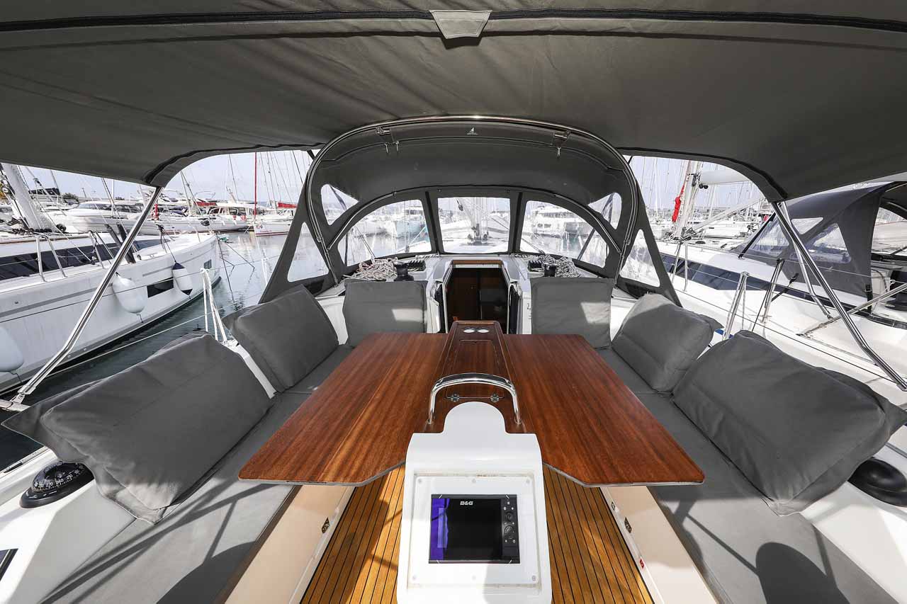 Bavaria C42 — photo 7