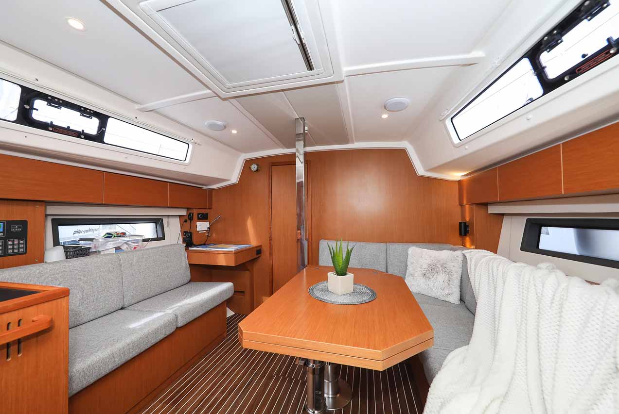Bavaria C42 — photo 10