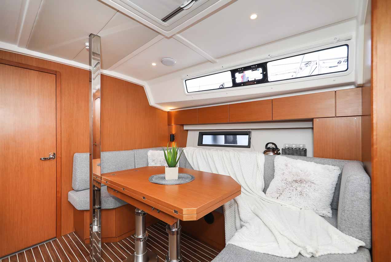 Bavaria C42 — photo 11