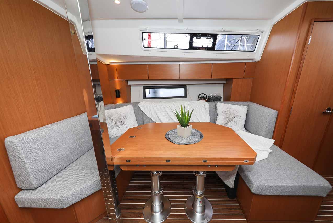 Bavaria C42 — photo 12