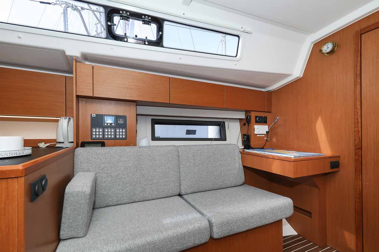 Bavaria C42 — photo 14