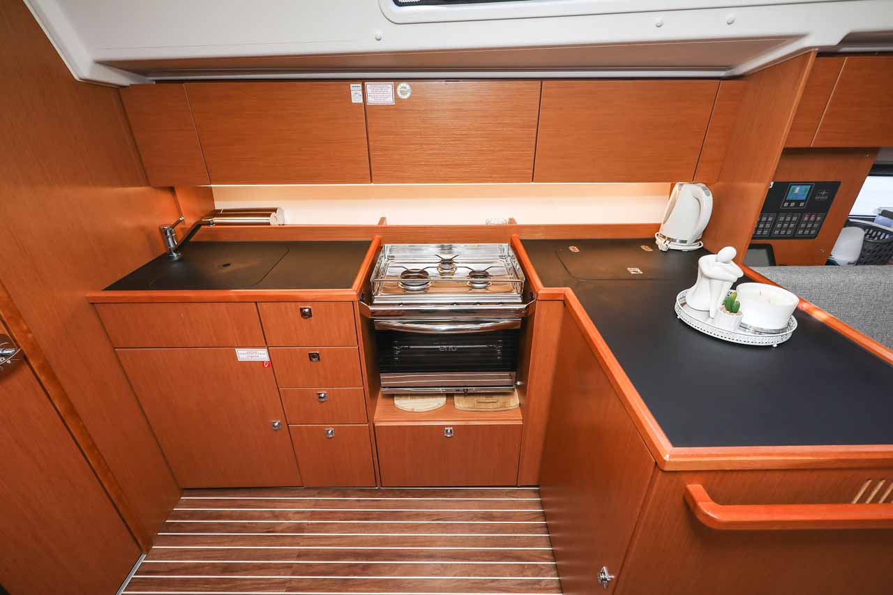 Bavaria C42 — photo 15