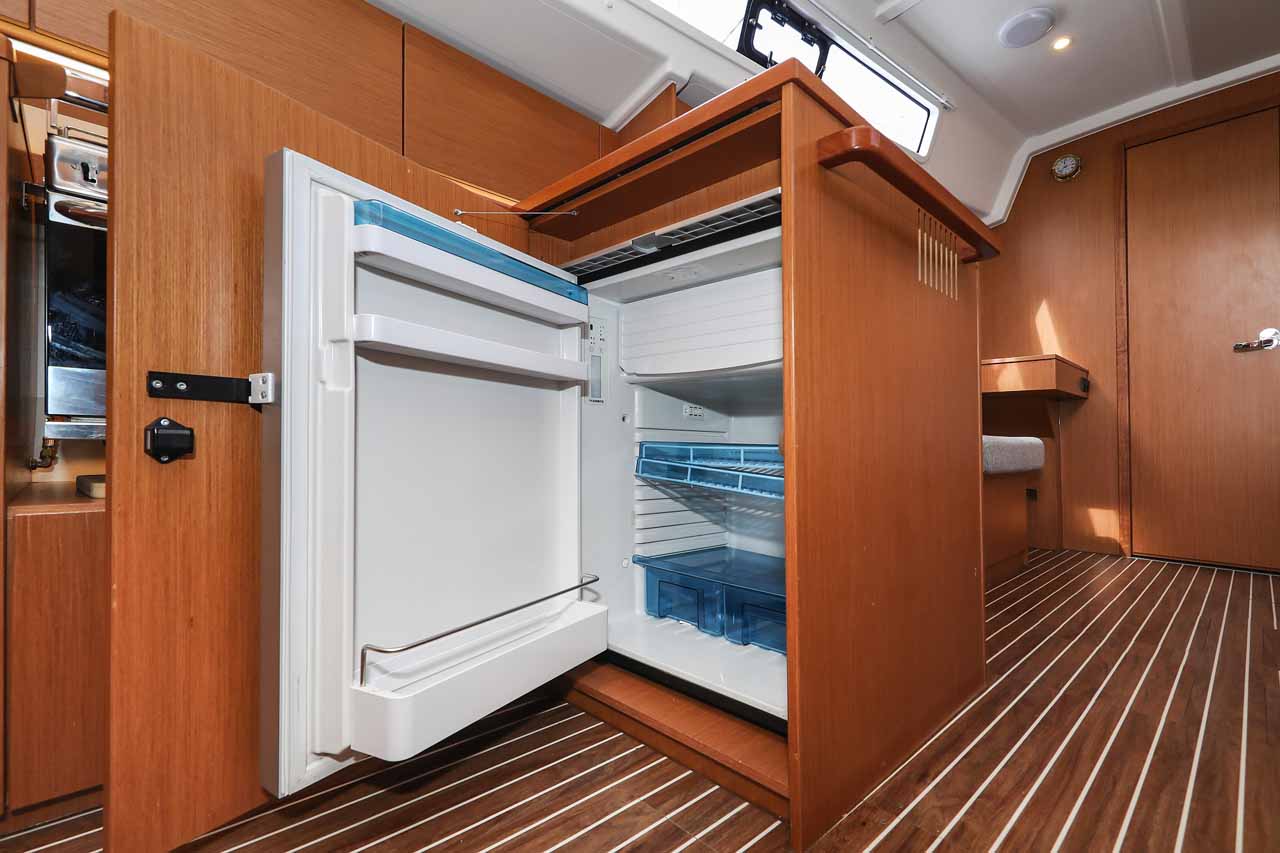 Bavaria C42 — photo 16
