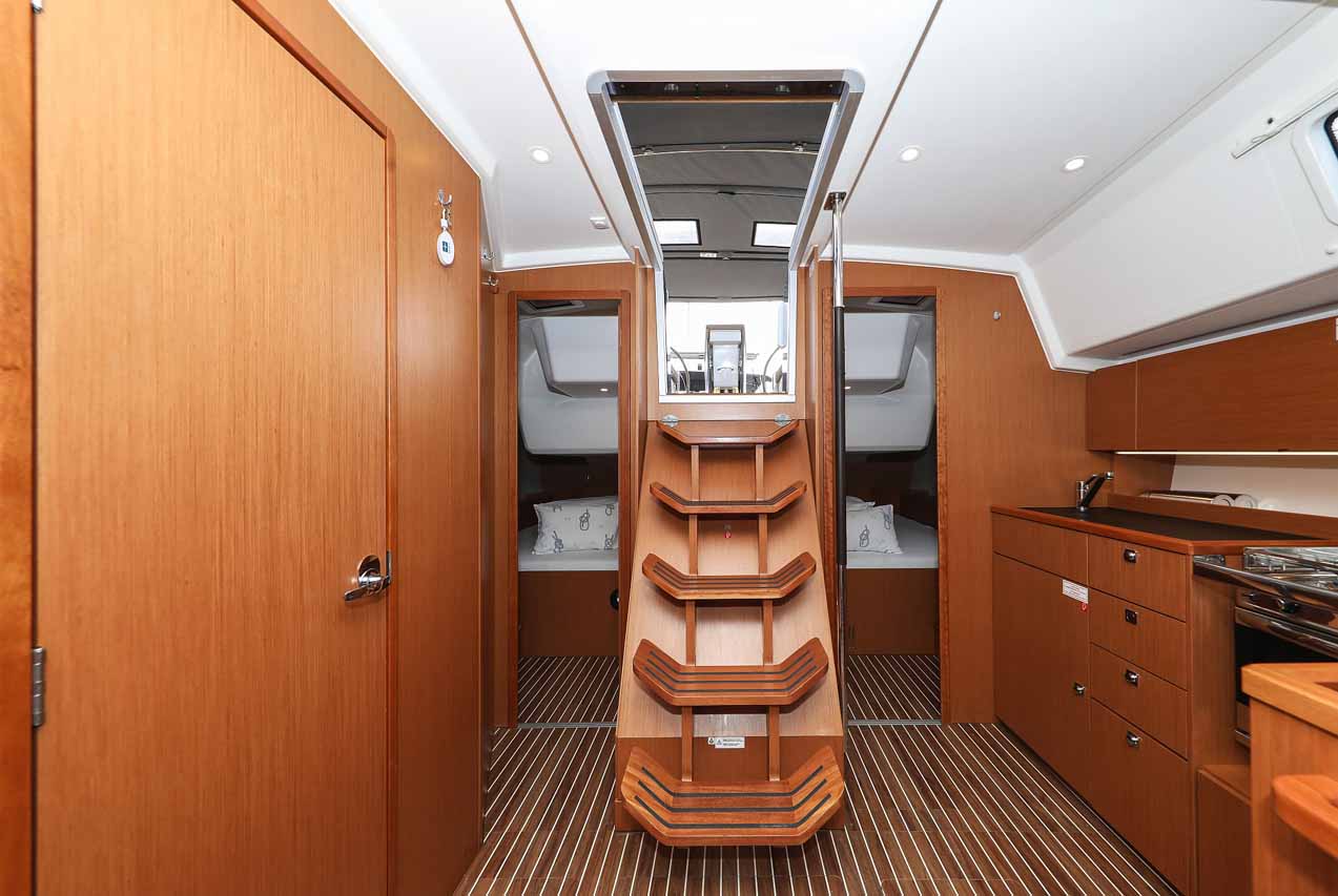Bavaria C42 — photo 17