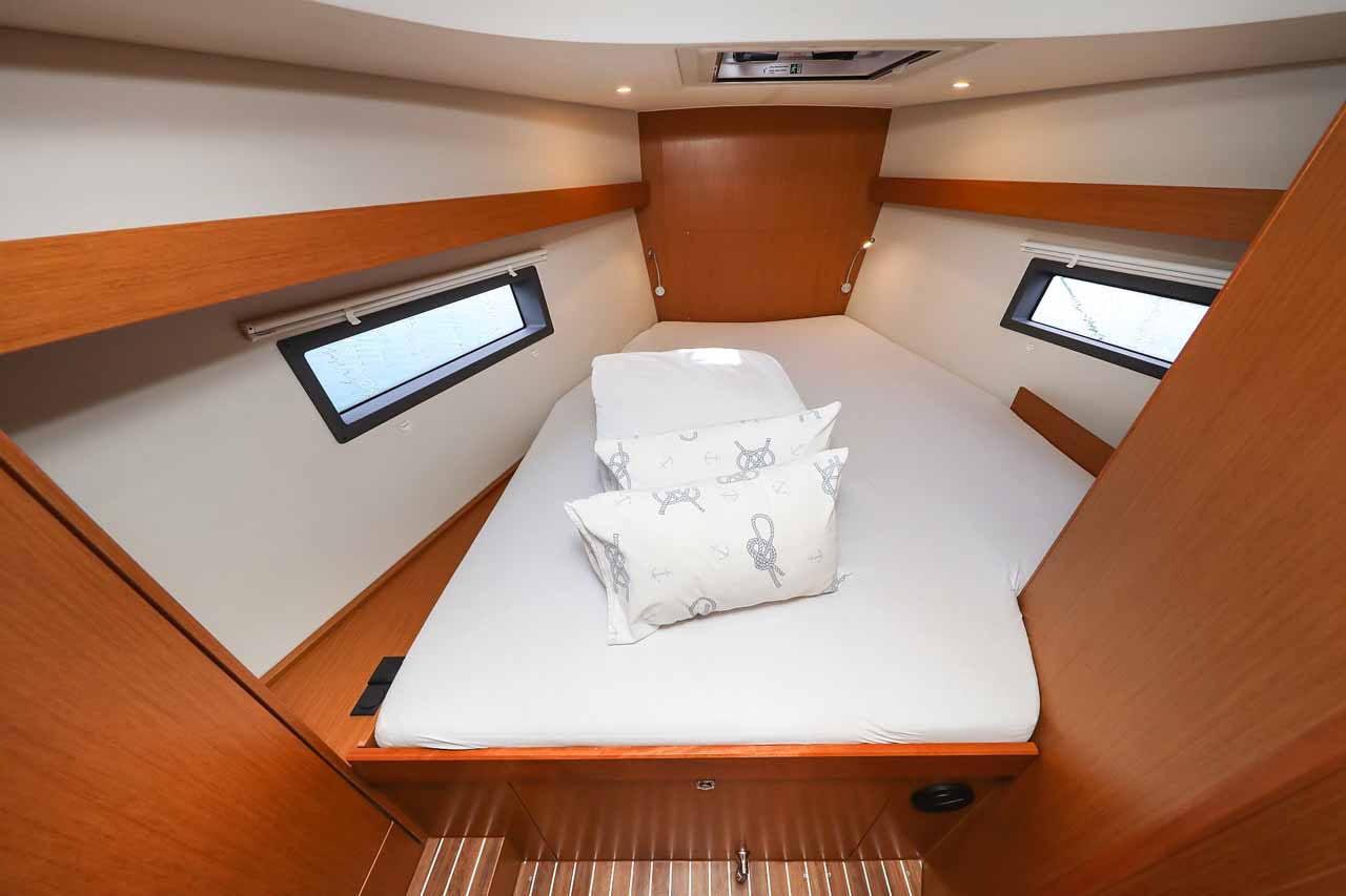 Bavaria C42 — photo 18