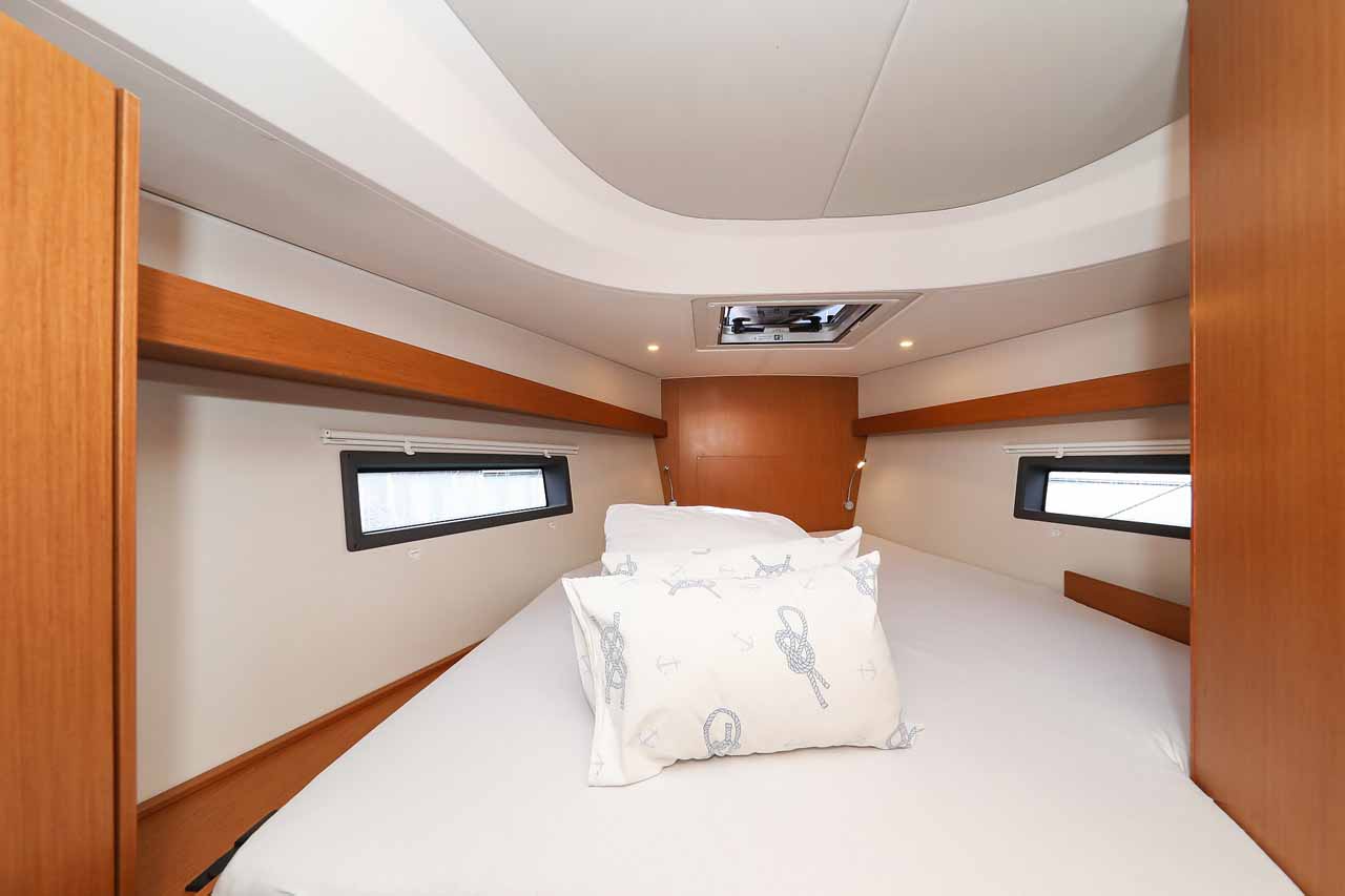 Bavaria C42 — photo 19