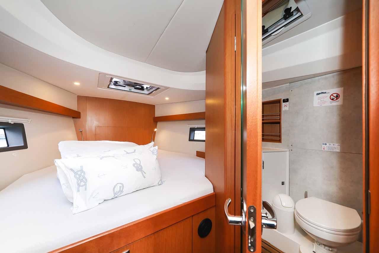 Bavaria C42 — photo 20