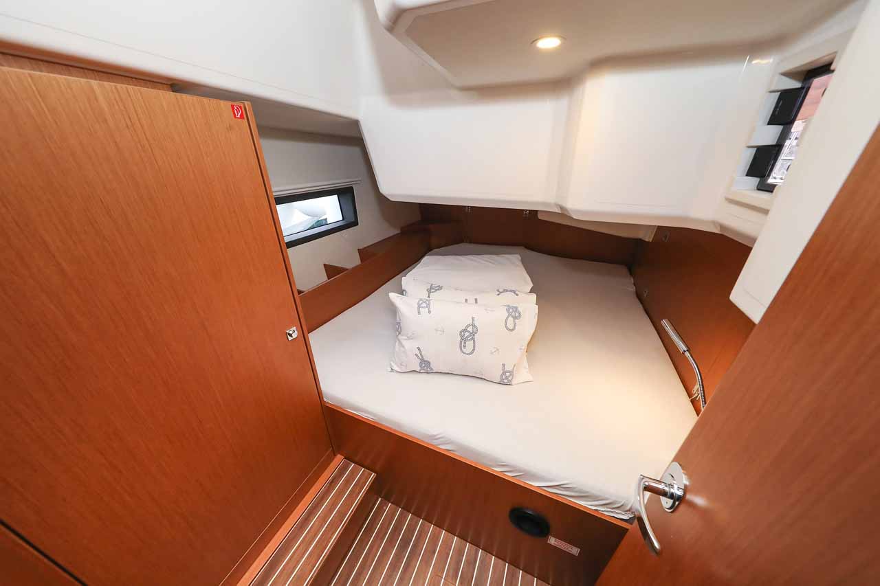 Bavaria C42 — photo 21