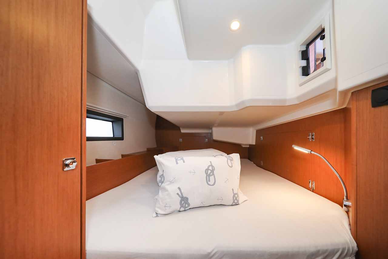 Bavaria C42 — photo 22