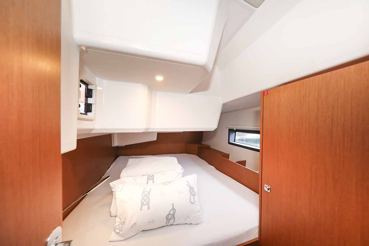 Bavaria C42 — photo 24