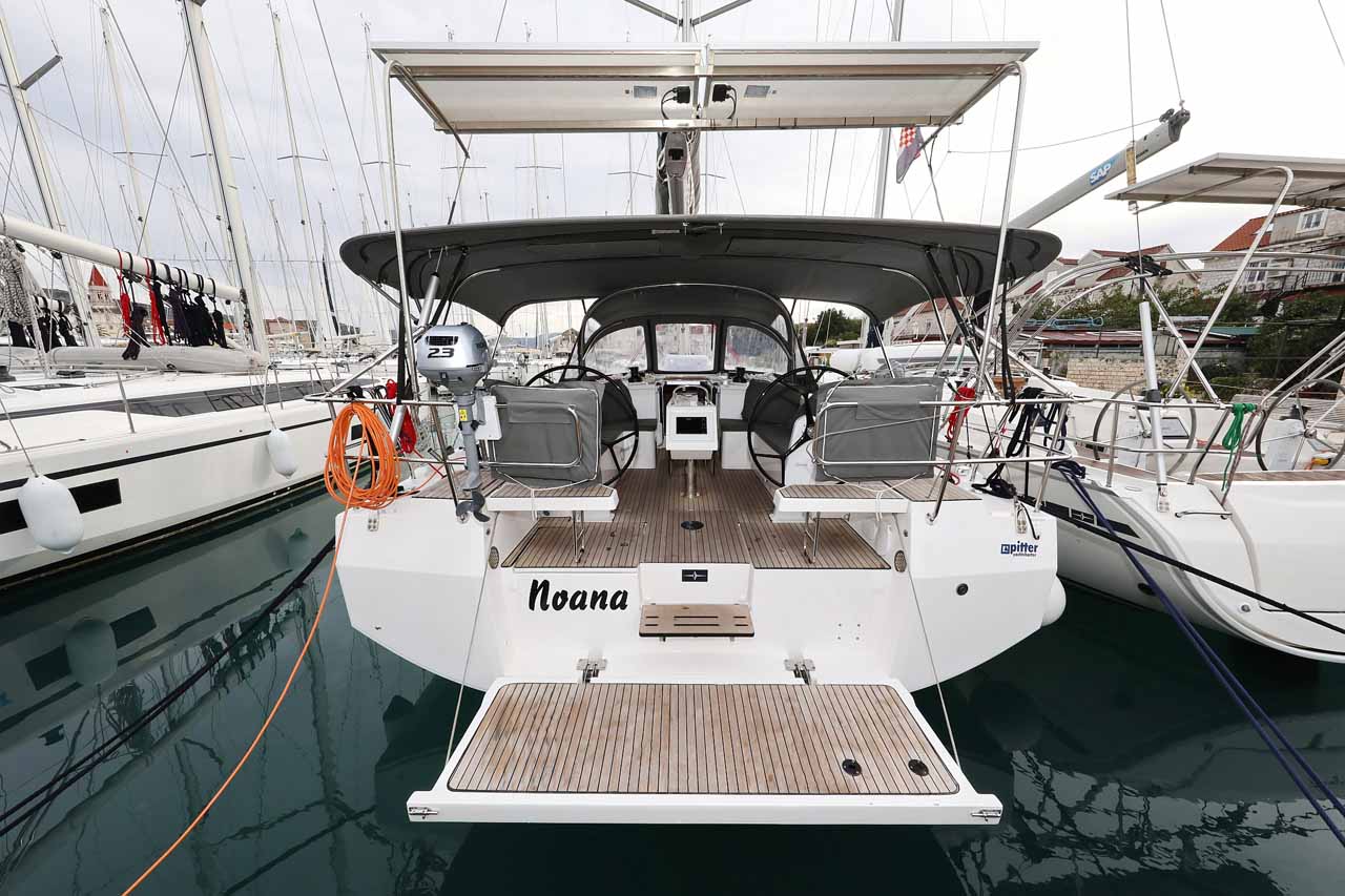 Bavaria C42 — photo 1