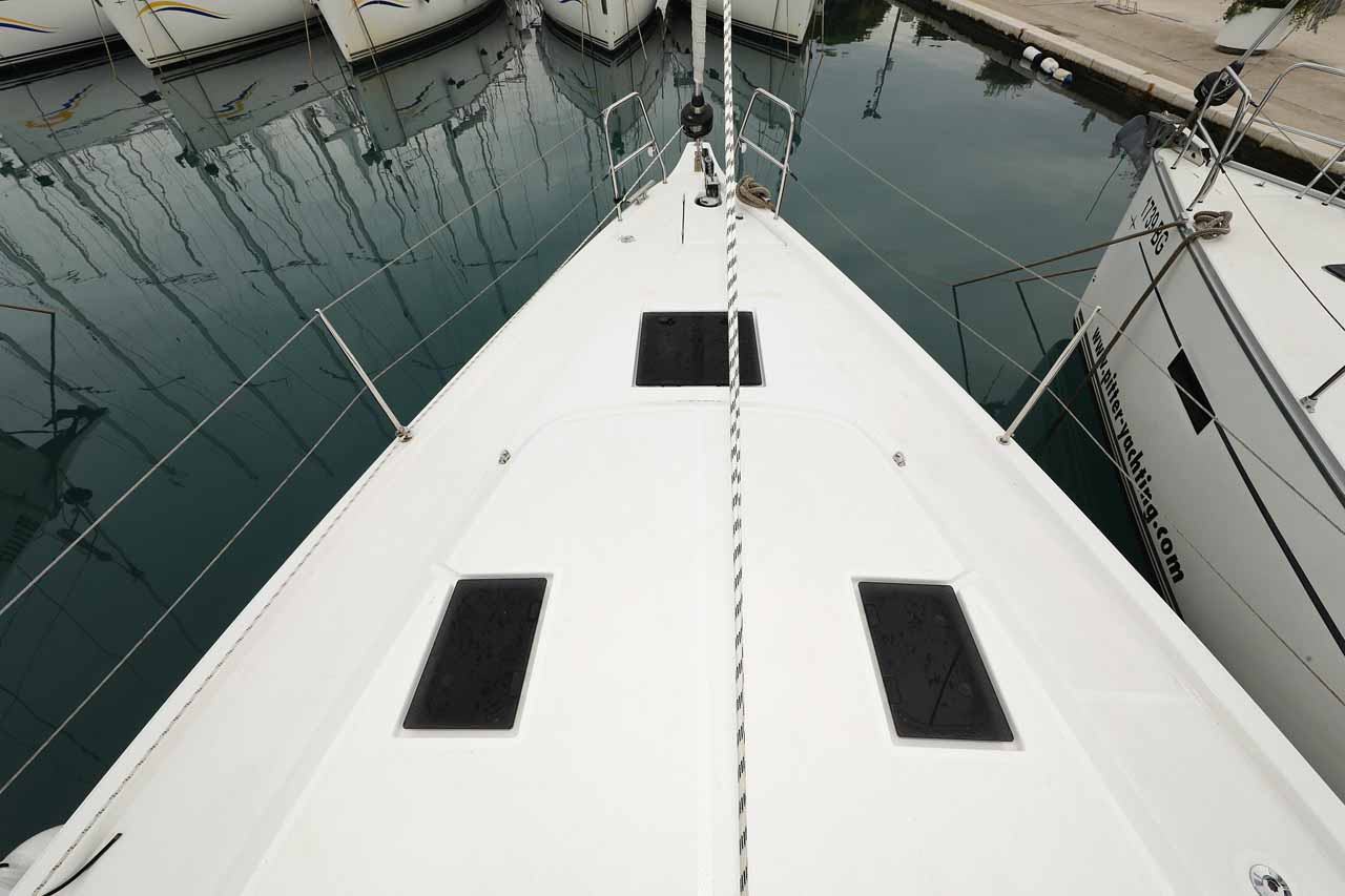 Bavaria C42 — photo 16