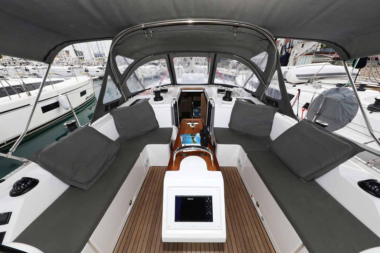 Bavaria C42 — photo 20