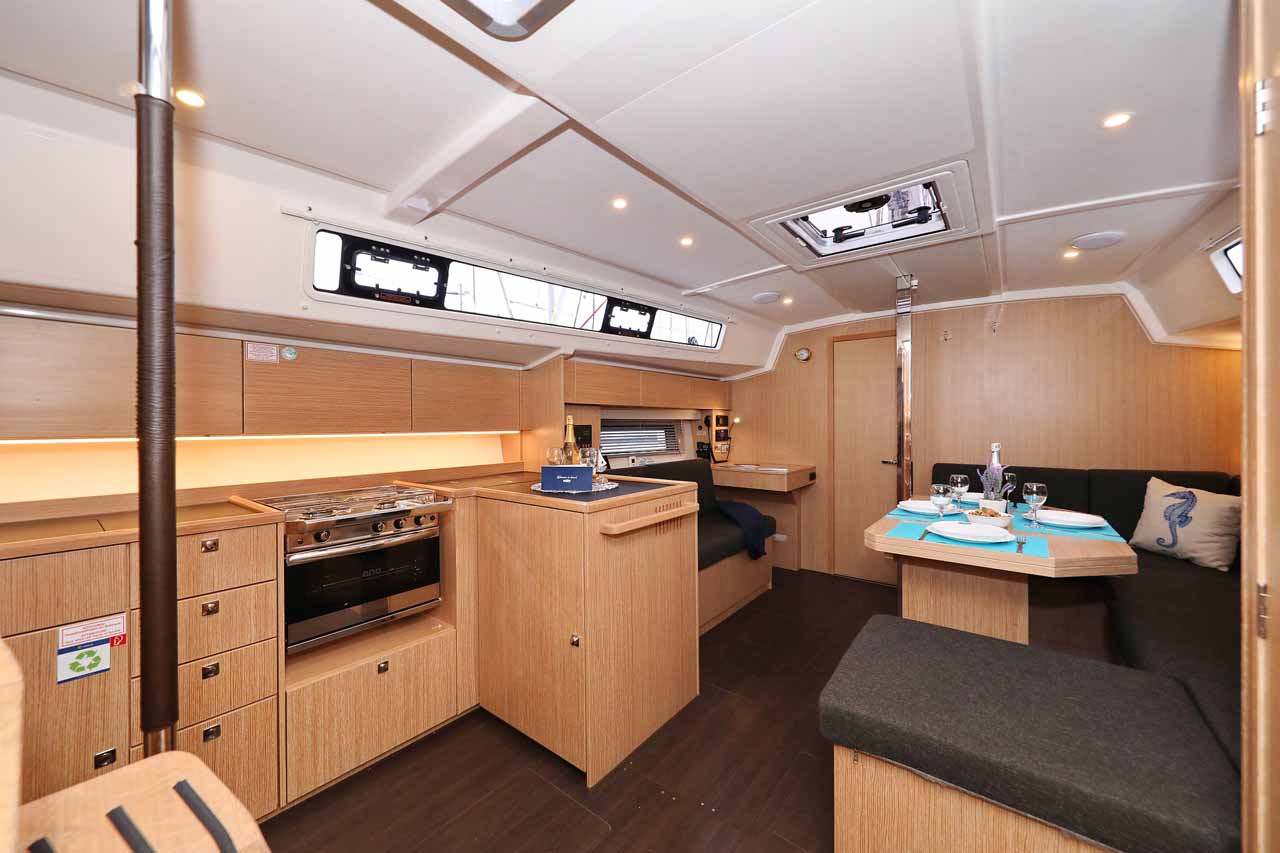 Bavaria C42 — photo 21