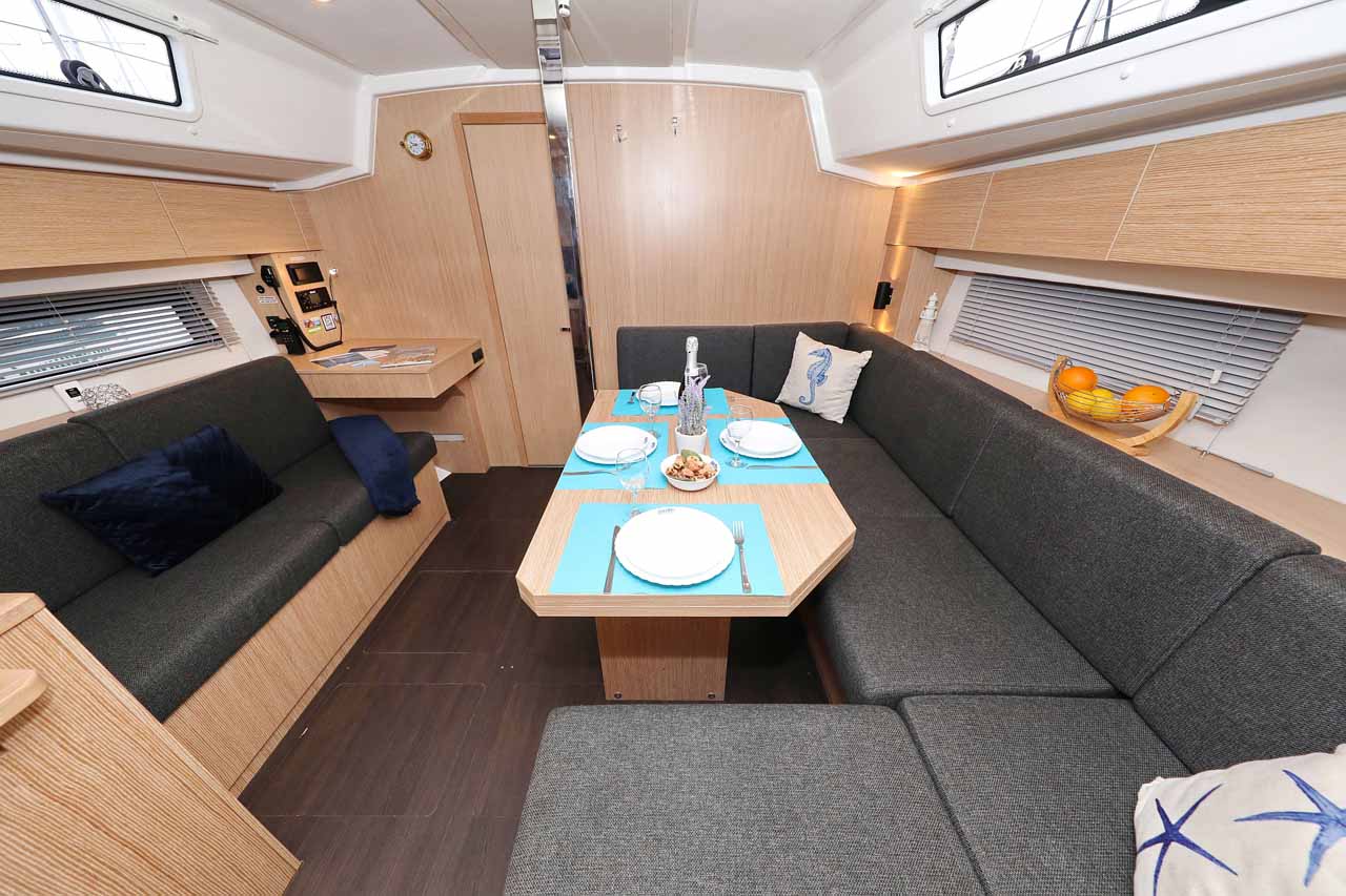 Bavaria C42 — photo 22