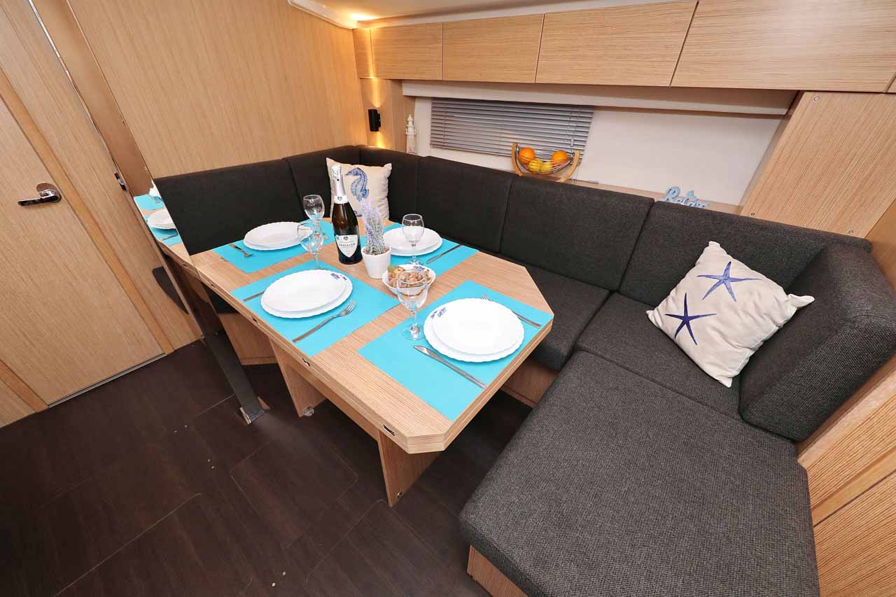 Bavaria C42 — photo 23