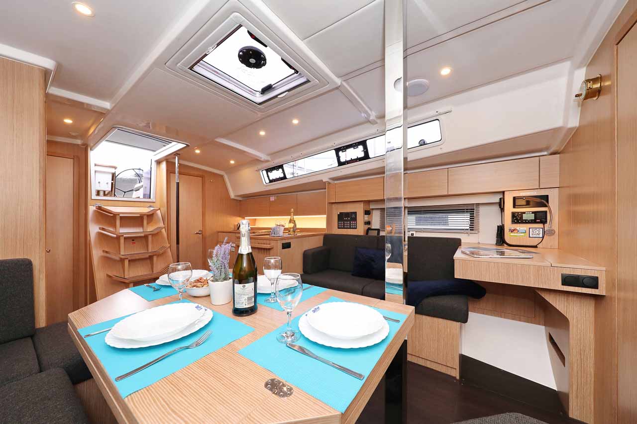 Bavaria C42 — photo 24