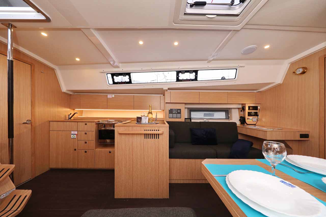 Bavaria C42 — photo 26
