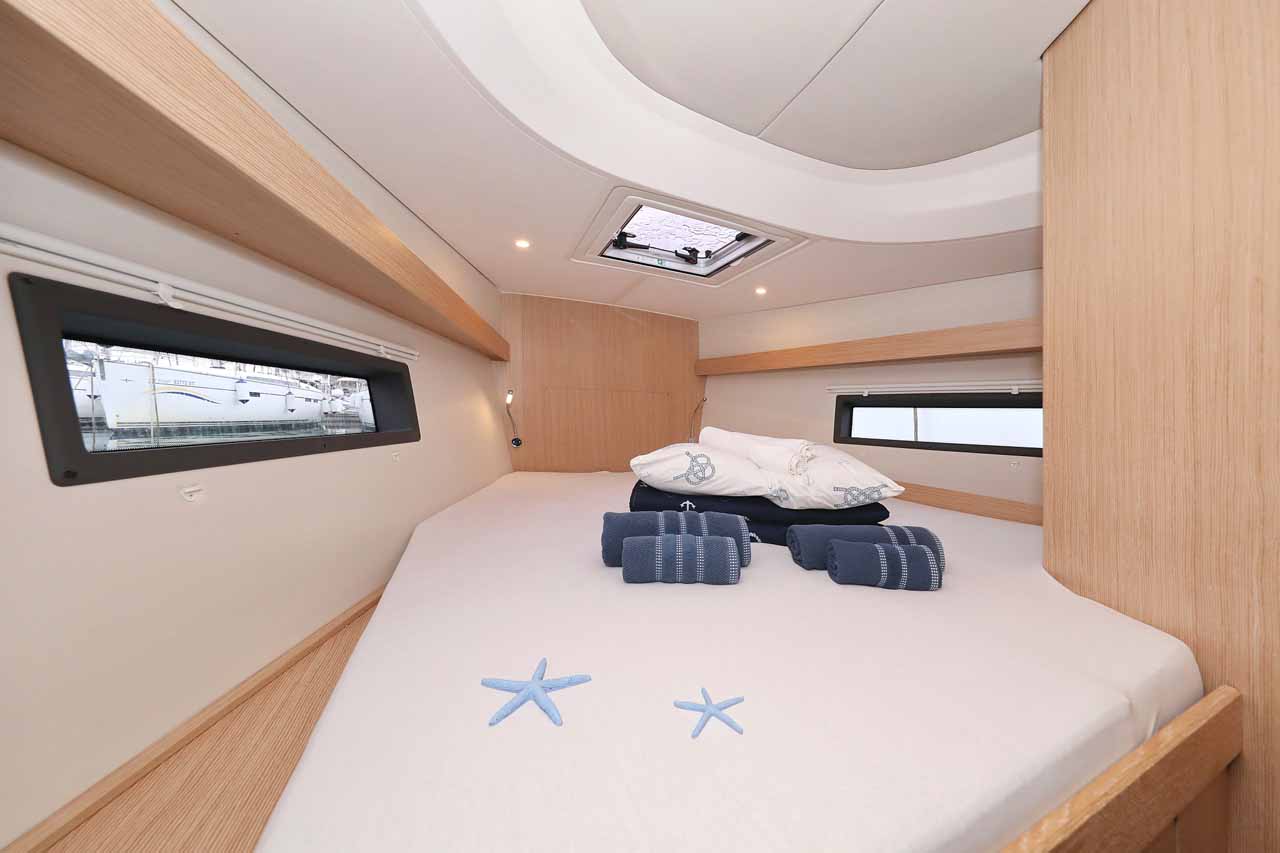 Bavaria C42 — photo 4