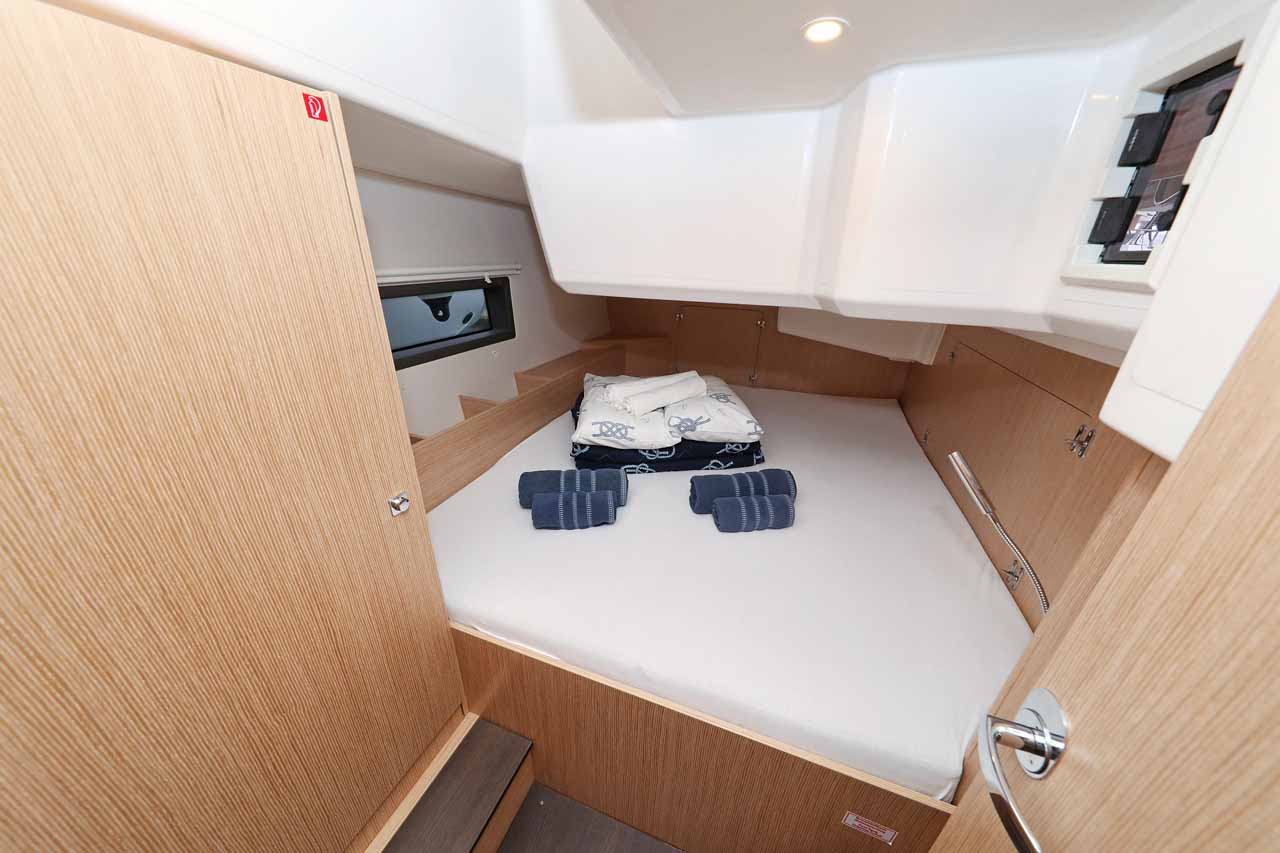 Bavaria C42 — photo 5