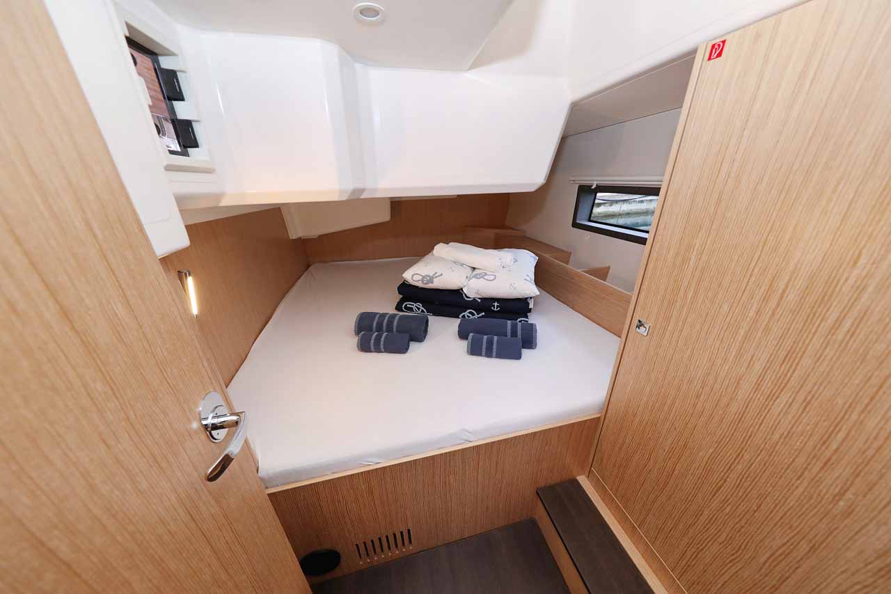 Bavaria C42 — photo 7