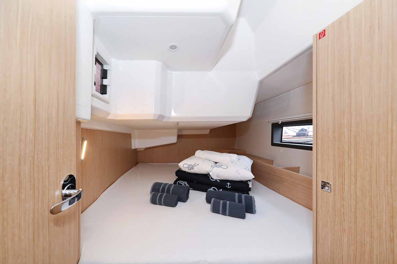 Bavaria C42 — photo 8