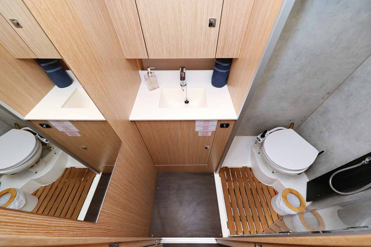 Bavaria C42 — photo 9