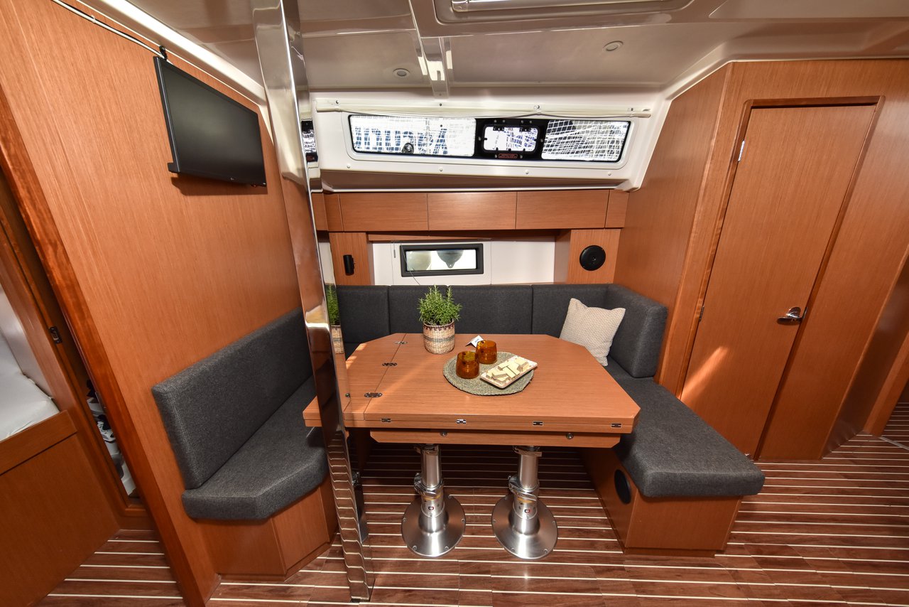 Bavaria C38 — photo 15