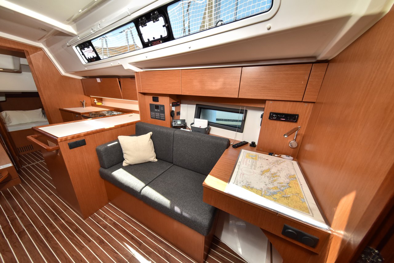 Bavaria C38 — photo 16