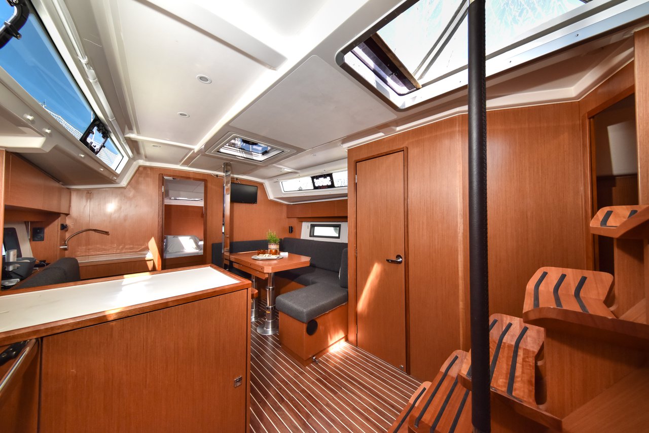 Bavaria C38 — photo 18