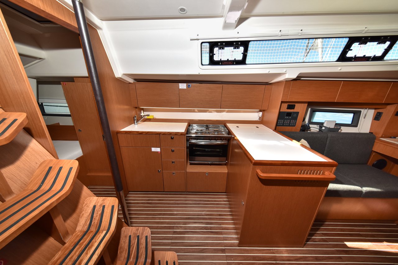Bavaria C38 — photo 19