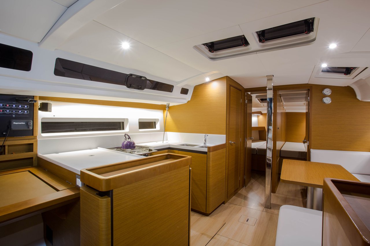 Sun Odyssey 440 - 4 cab. — photo 18