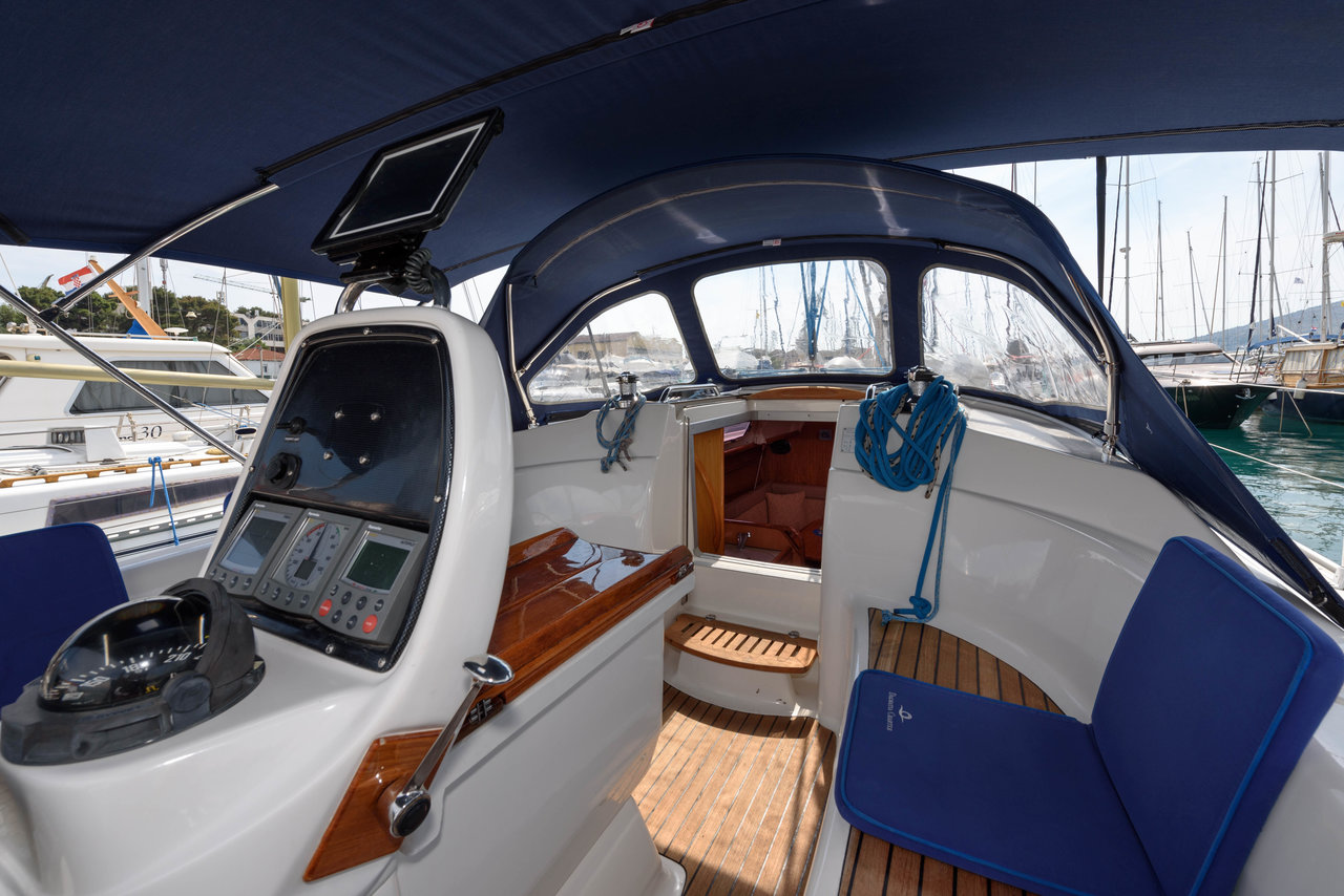 Bavaria 33 Cruiser — photo 5