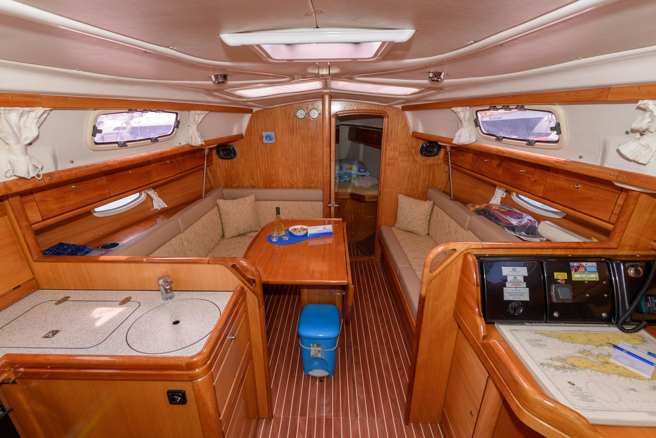 Bavaria 33 Cruiser — photo 6