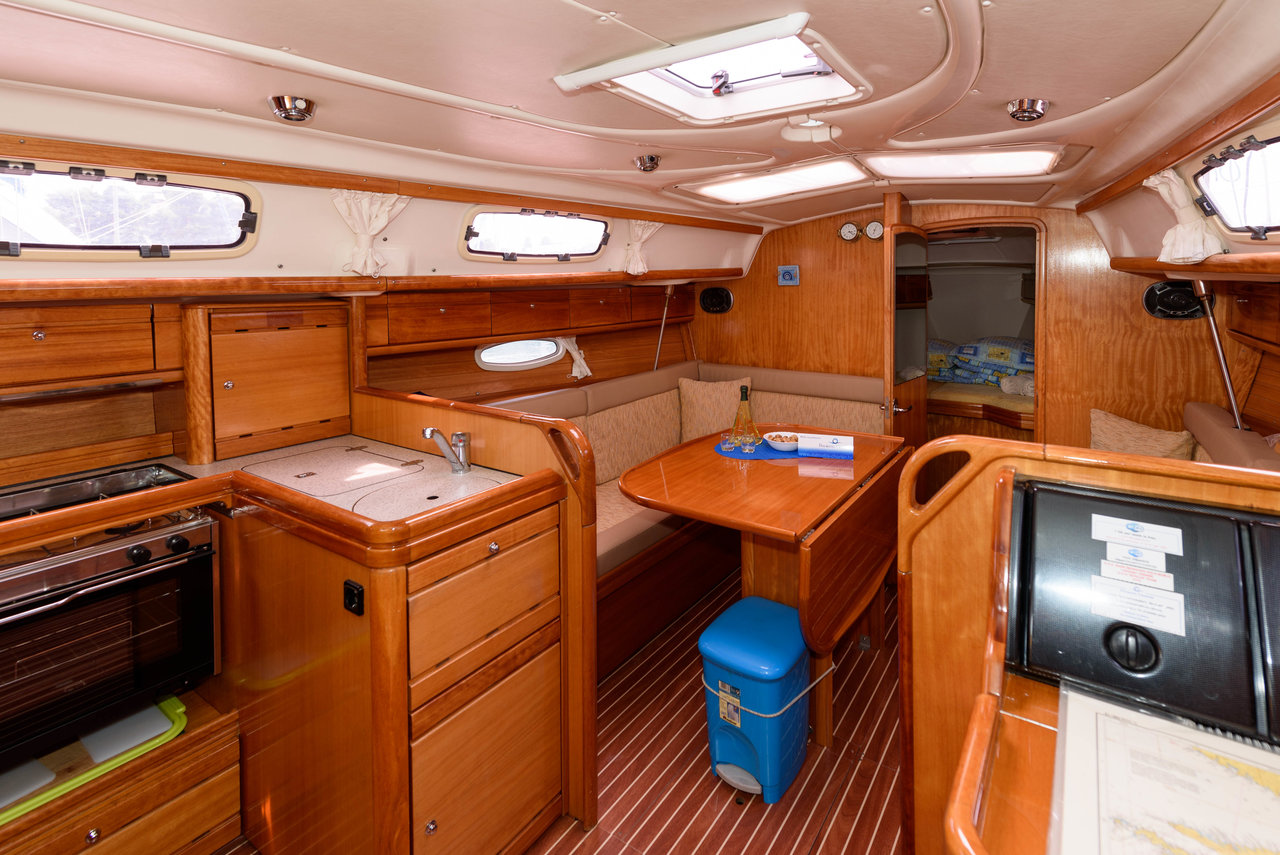 Bavaria 33 Cruiser — photo 7