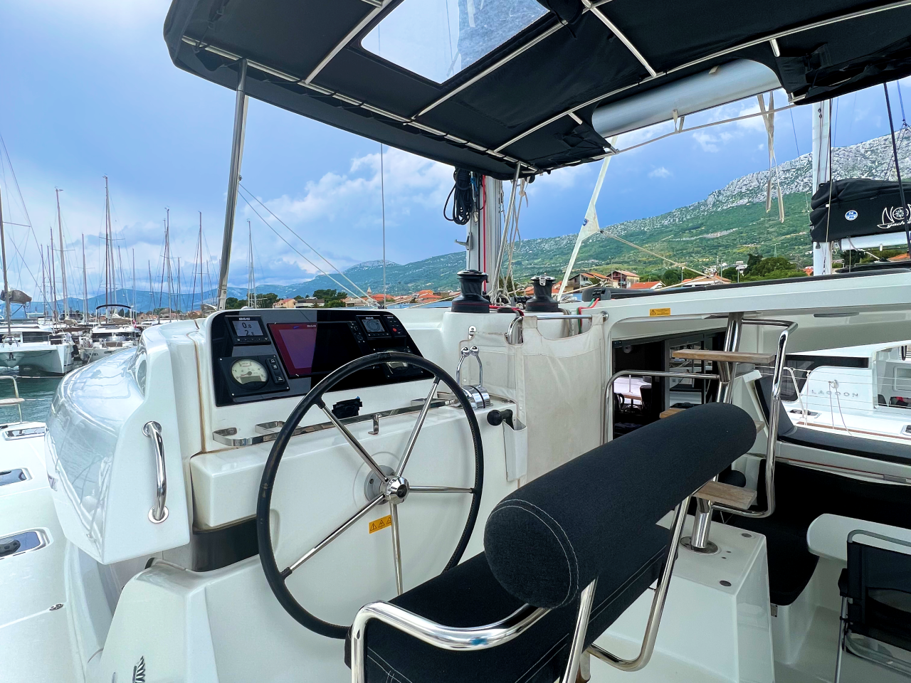 Lagoon 42 - 4 + 2 cab. — photo 8