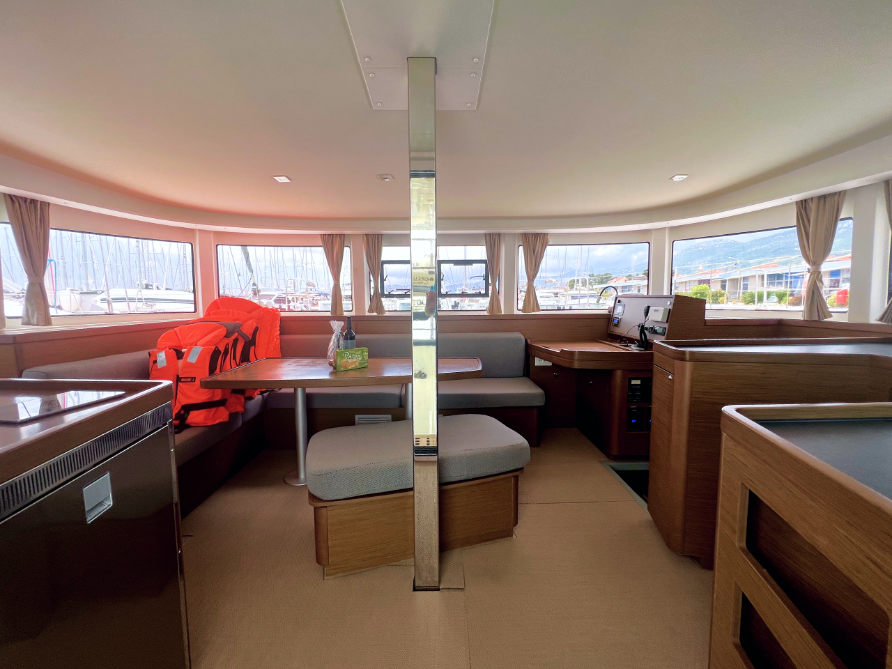 Lagoon 42 - 4 + 2 cab. — photo 9