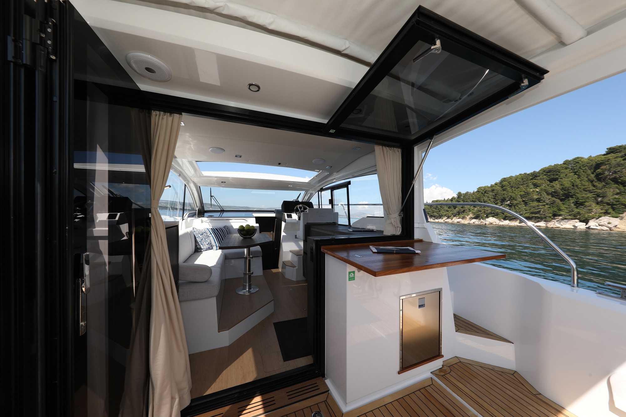 Sealine C335V — photo 8