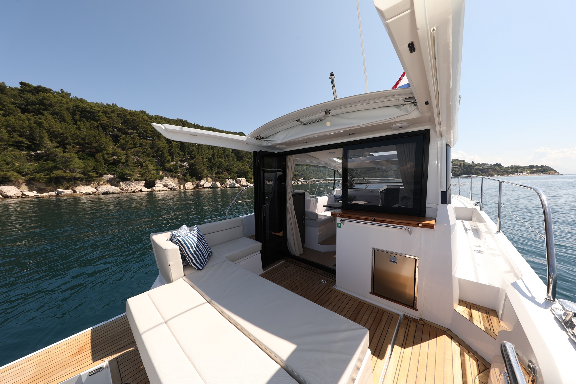 Sealine C335V — photo 9
