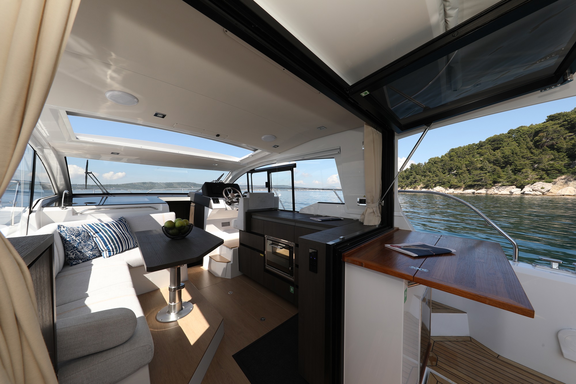 Sealine C335V — photo 12