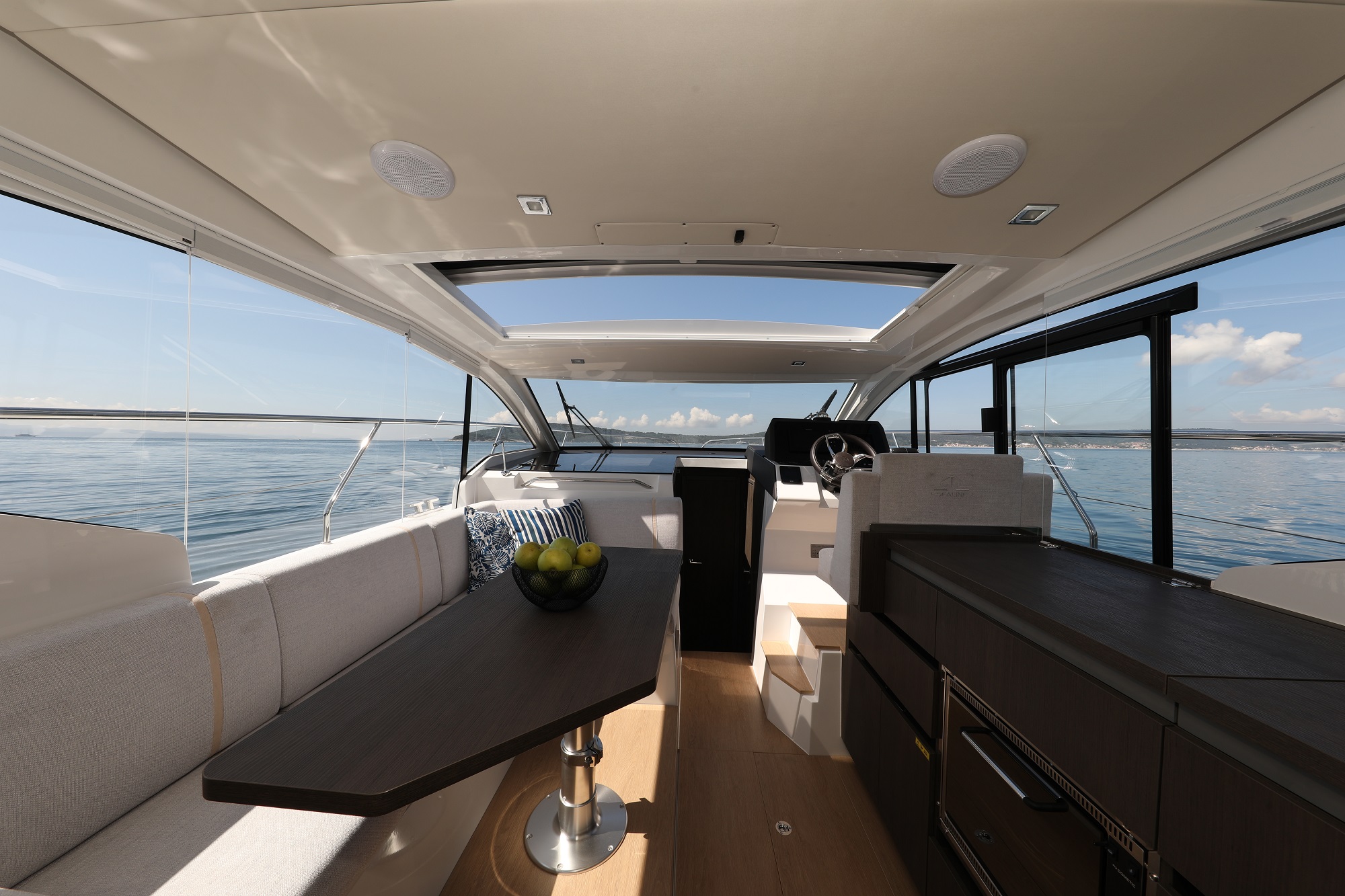 Sealine C335V — photo 13