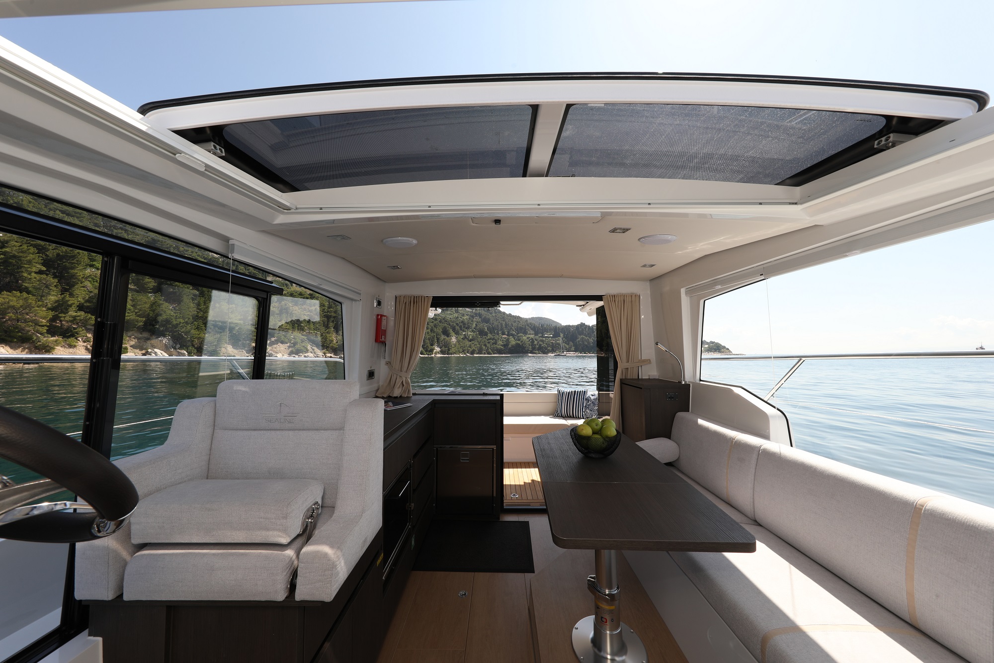 Sealine C335V — photo 14