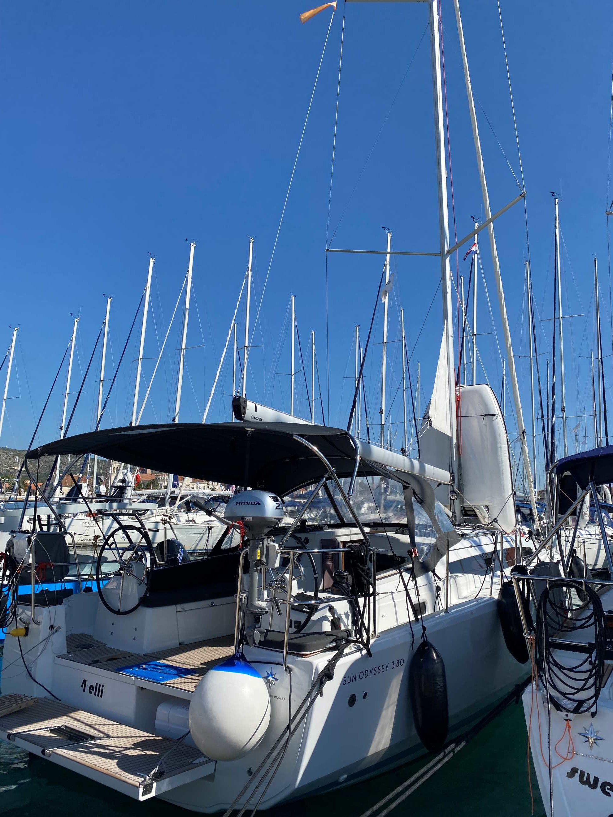 Sun Odyssey 380 - 3 cab. — photo 4