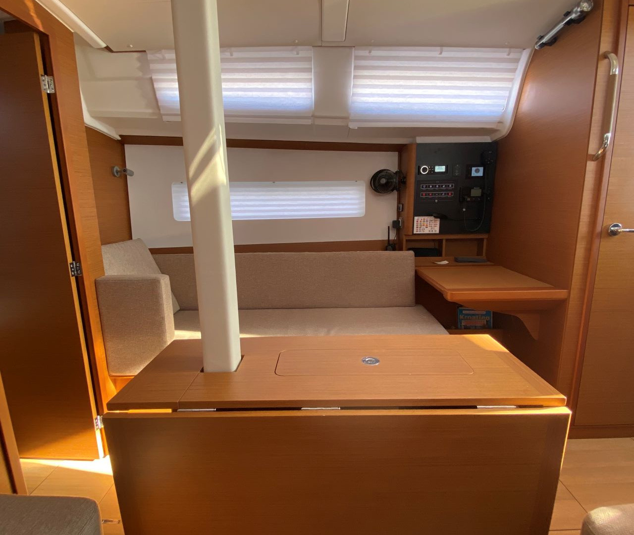 Sun Odyssey 380 - 3 cab. — photo 8