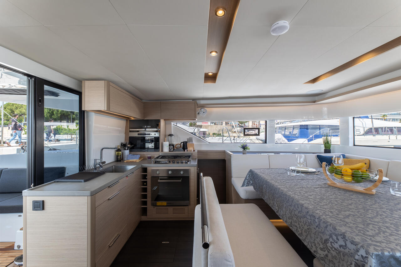 Lagoon 51 - 6 cab. — photo 9