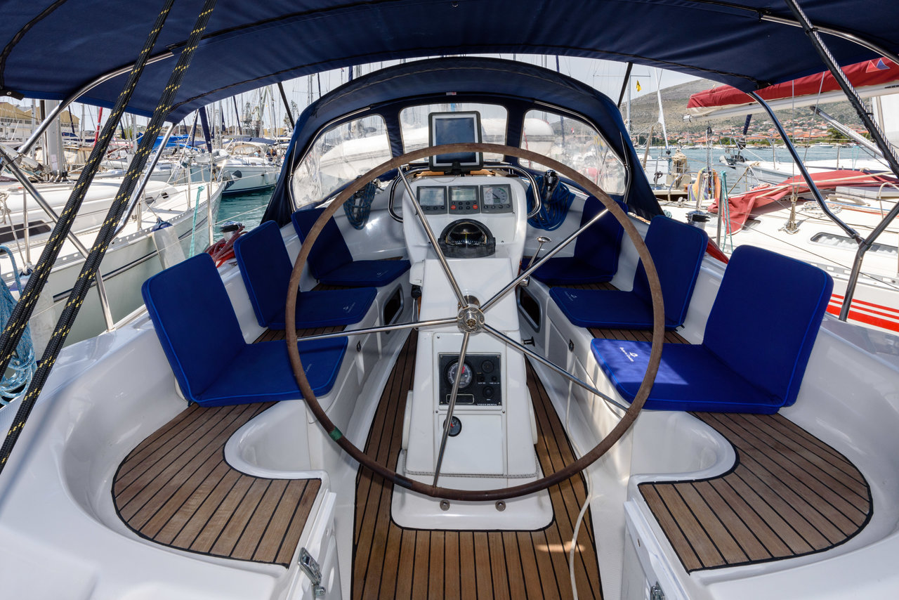 Bavaria 36 — photo 4
